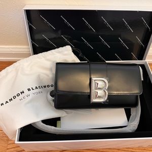 NWT. Brandon Blackwood med Nia Bag in black.